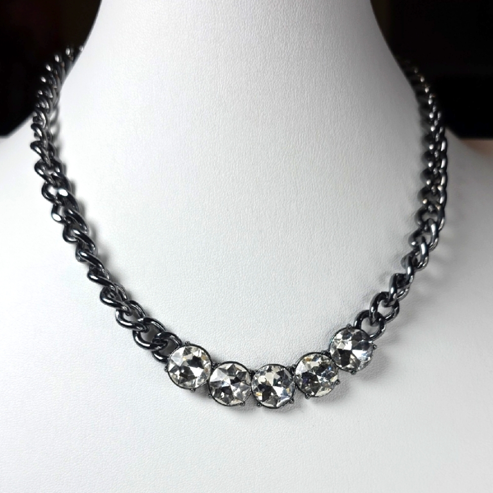 Elegant Silver Chain Necklace with Crystal Accents
